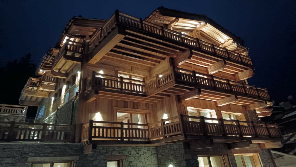 Chalet Moon 1850